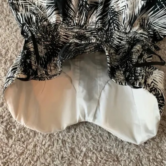 Guess size XS halter dresses - Picture 5 of 6